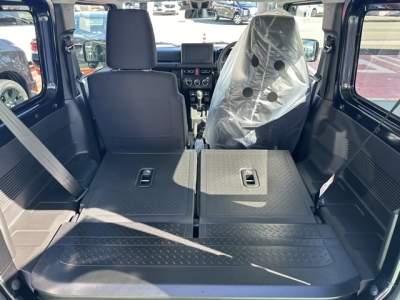 ジムニー(スズキ)新車見本展示無 内外装写真他１