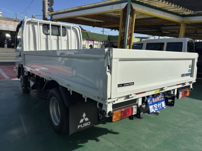 キャンター(三菱)登録済未使用車 後方