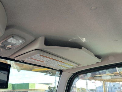 キャンター(三菱)登録済未使用車 後席内装