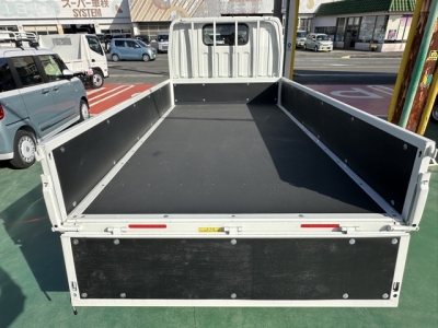 キャンター(三菱)登録済未使用車 内外装写真他