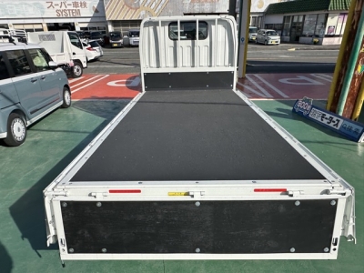 キャンター(三菱)登録済未使用車 内外装写真他１