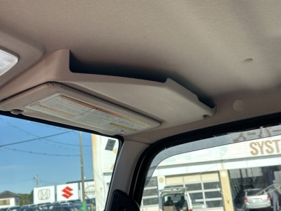 キャンター(三菱)登録済未使用車 後席内装