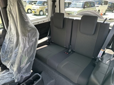ジムニー(スズキ)新車見本展示無 後席内装