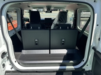 ジムニー(スズキ)新車見本展示無 内外装写真他