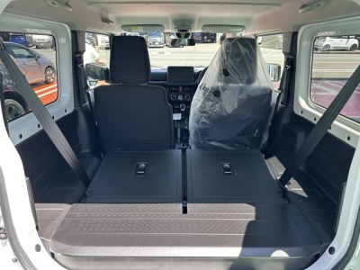 ジムニー(スズキ)新車見本展示無 内外装写真他１