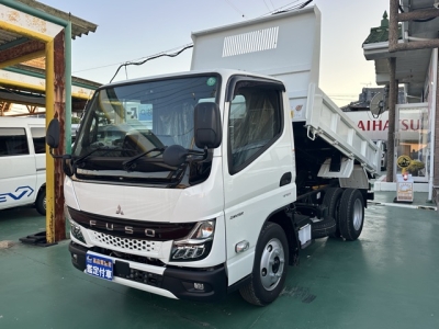 キャンター(三菱)登録済未使用車 前方