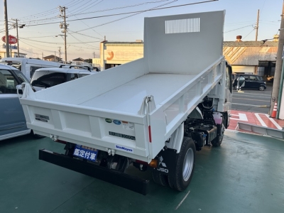 キャンター(三菱)登録済未使用車 後席内装