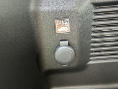 ジムニー(スズキ)新車見本展示無 内外装写真他２