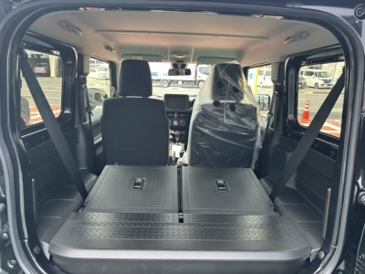 ジムニー(スズキ)新車見本展示無 内外装写真他１