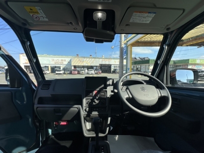 キャリートラック(スズキ)届出済未使用車 後席から見た前席