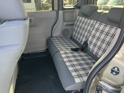 N-BOX(ホンダ)中古車 後席から見た前席