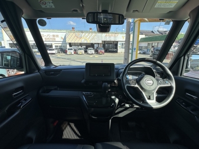新型ルークス(ニッサン)中古車 後席から見た前席