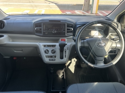 ミライース(ダイハツ)中古車 後席から見た前席