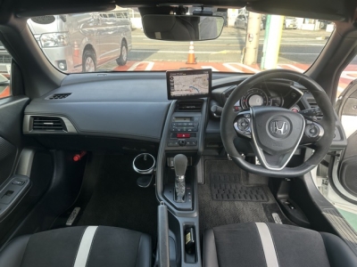 S660(ホンダ)中古車 後席内装