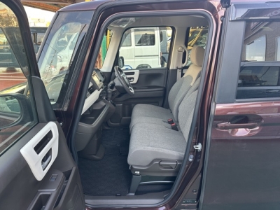 N-BOX(ホンダ)中古車 前席内装