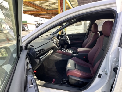 WRX S4(スバル)中古車 前席内装