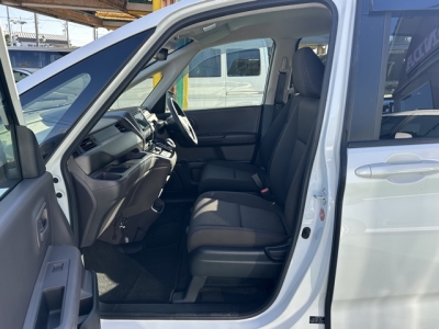 フリード+(ホンダ)中古車 前席内装