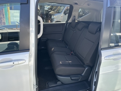 フリード+(ホンダ)中古車 後席内装