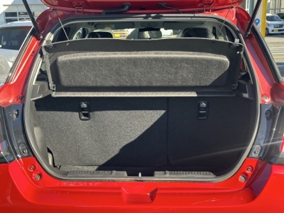 新型スイフト(スズキ)登録済未使用車 内外装写真他１