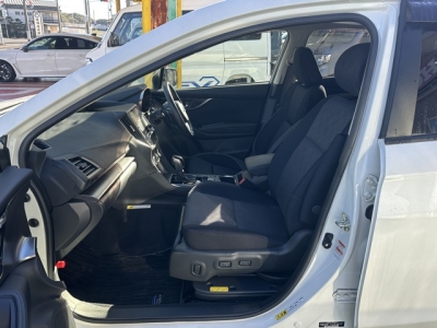 インプレッサスポーツ(スバル)中古車 前席内装