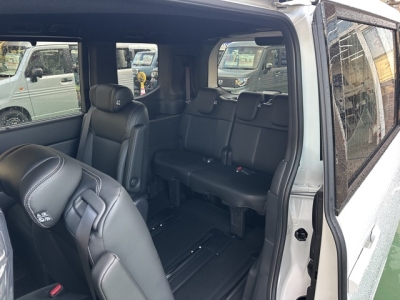 ステップワゴン(ホンダ)登録済未使用車 後席から見た前席