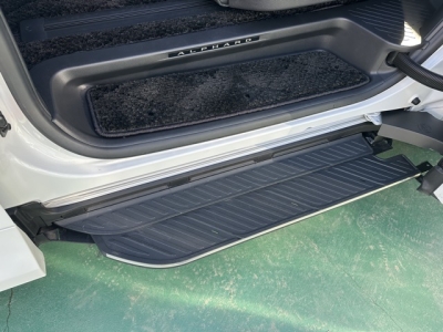 アルファードハイブリッド(トヨタ)中古車 後席から見た前席