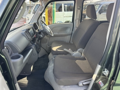 エブリイバンのOEM(スズキ)中古車 前席内装