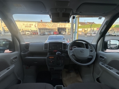 エブリイバンのOEM(スズキ)中古車 後席から見た前席