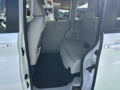 ルークス(ニッサン)中古車 後席内装