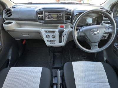 ミライース(ダイハツ)中古車 後席から見た前席