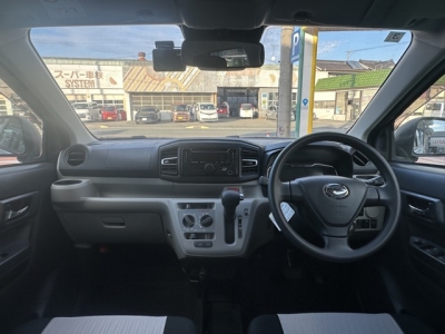 ミライース(ダイハツ)中古車 後席から見た前席