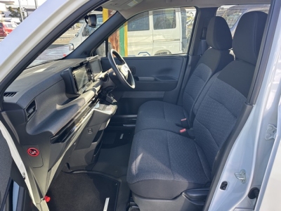 サクラ(ニッサン)中古車 前席内装