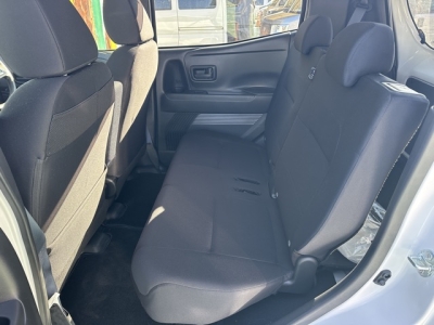 サクラ(ニッサン)中古車 後席内装