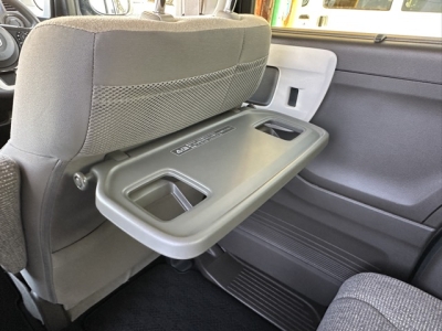 N-BOX(ホンダ)中古車 後席から見た前席