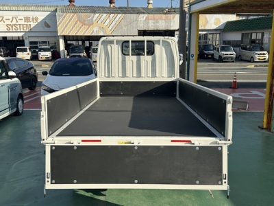 キャンター(三菱)登録済未使用車 内外装写真他１