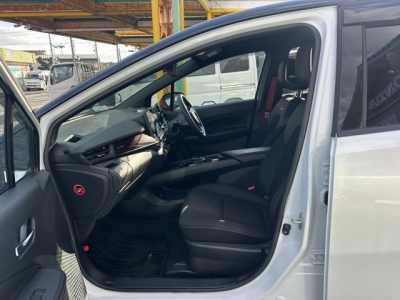 オーラ(ニッサン)中古車 前席内装