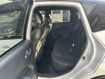 オーラ(ニッサン)中古車 後席内装