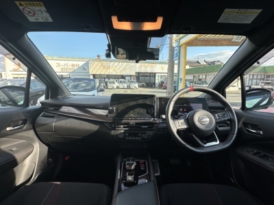 オーラ(ニッサン)中古車 後席から見た前席