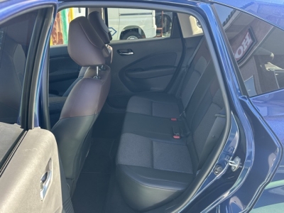 オーラ(ニッサン)中古車 後席内装