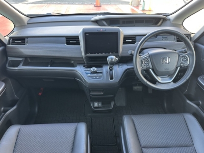 フリード＋(ホンダ)ディーラ-試乗車 内外装写真