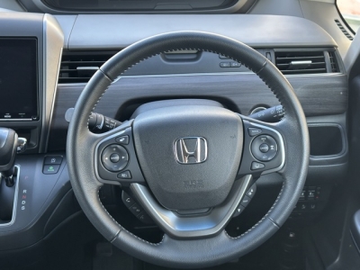 フリード＋(ホンダ)ディーラ-試乗車 内外装写真他