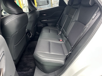 クラウンスポーツ(トヨタ)中古車 後席内装