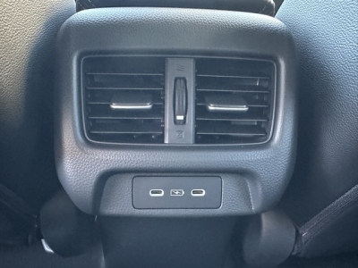 ZR-V(ホンダ)登録済未使用車 後席から見た前席