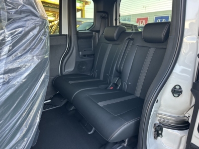 新型N-BOX(ホンダ)届出済未使用車 後席内装