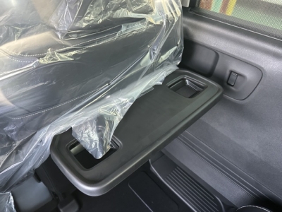 新型N-BOX(ホンダ)届出済未使用車 内外装写真他