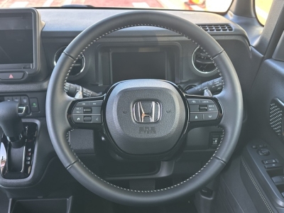新型N-BOX(ホンダ)届出済未使用車 内外装写真他