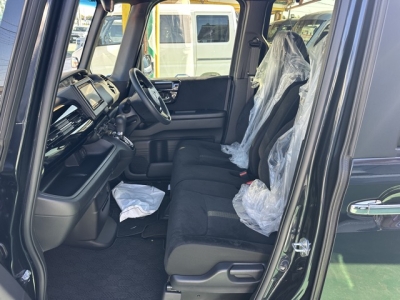 N-BOXカスタム(ホンダ)中古車 前席内装