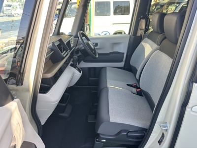 新型N-BOX(ホンダ)届出済未使用車 前席内装