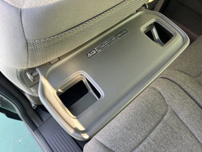 N-BOX(ホンダ)中古車 後席から見た前席