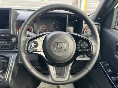 N-ONE(ホンダ)届出済未使用車 後席から見た前席